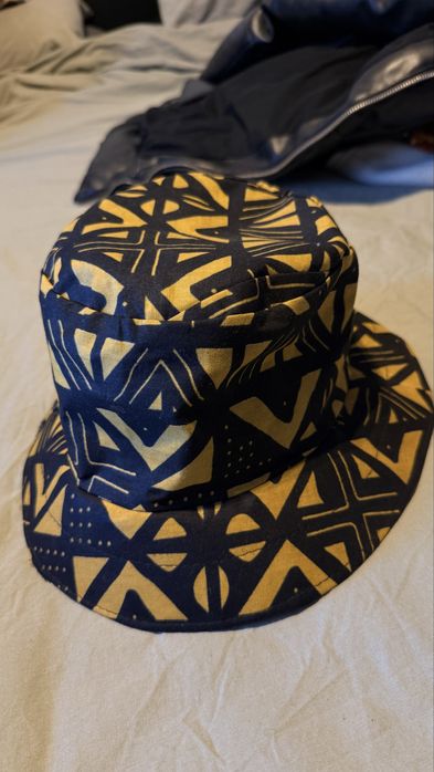 Bucket hat padrão africano
