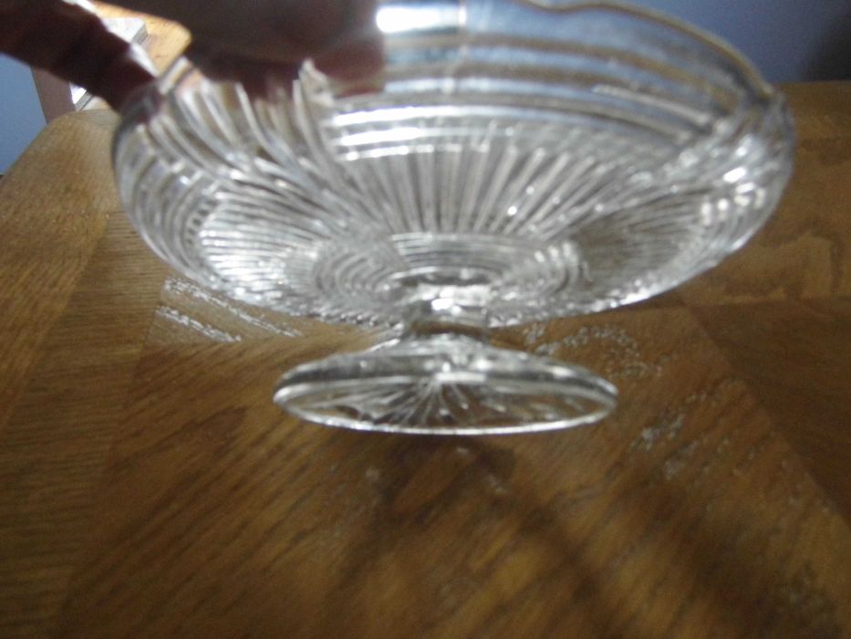 Patera szklana na niskiej nóżce