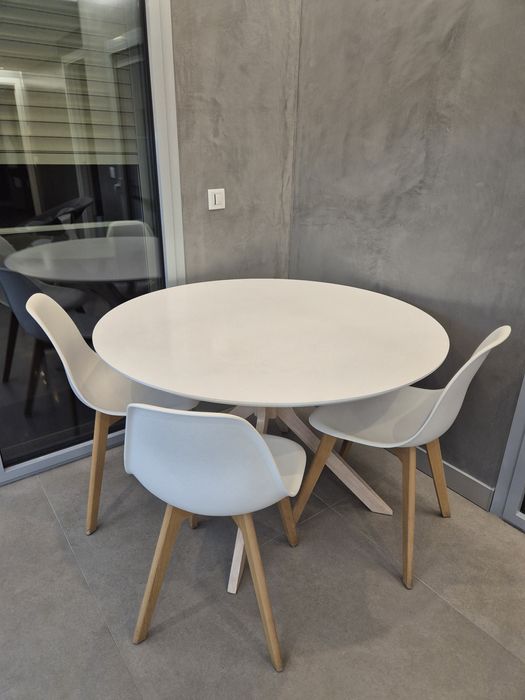 Mesa refeição Banak + cadeiras