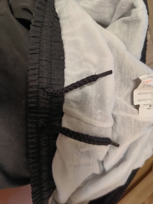 Czarne spodnie sportowe na gumkę model rybaczki unisex