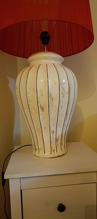 Candeeiro em loiça com abajur
