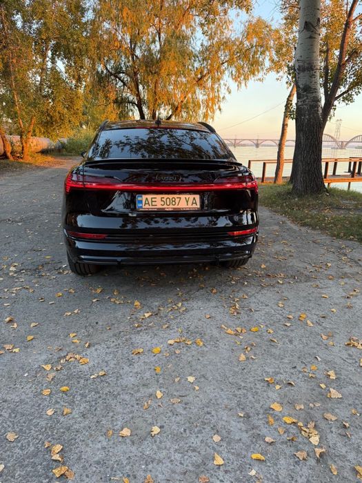 Легковий автомобіль