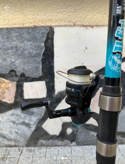 Cana de pesca com caixa de anzóis
