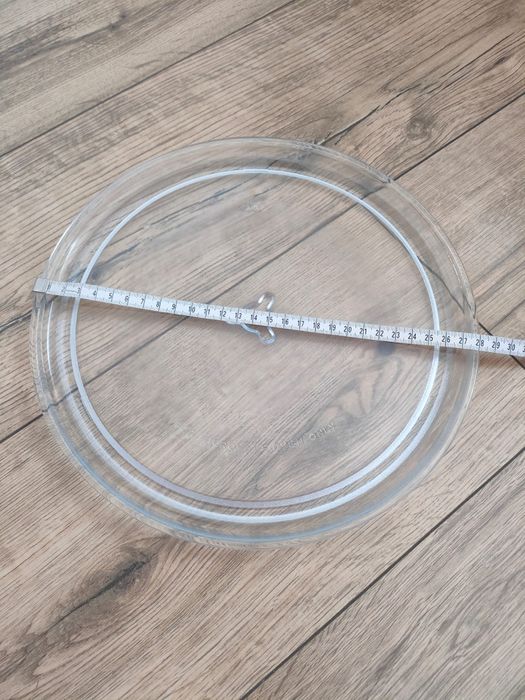 Talerz szklany do kuchenki mikrofalowej.