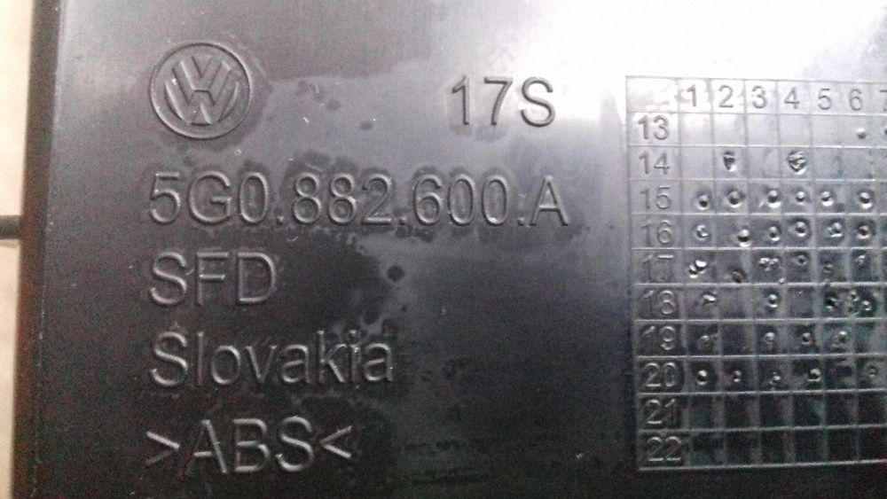 VW Golf VII 7 szuflada schowek pod fotel pasażera komplet ze śrubami