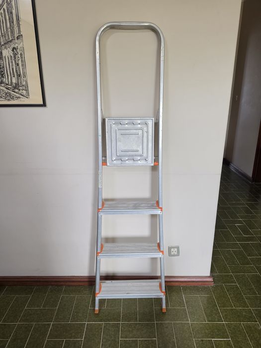 Escadote de alumínio dobrável – 4 degraus
