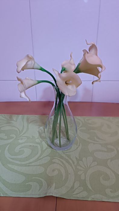 Various decorative items443550384804997120