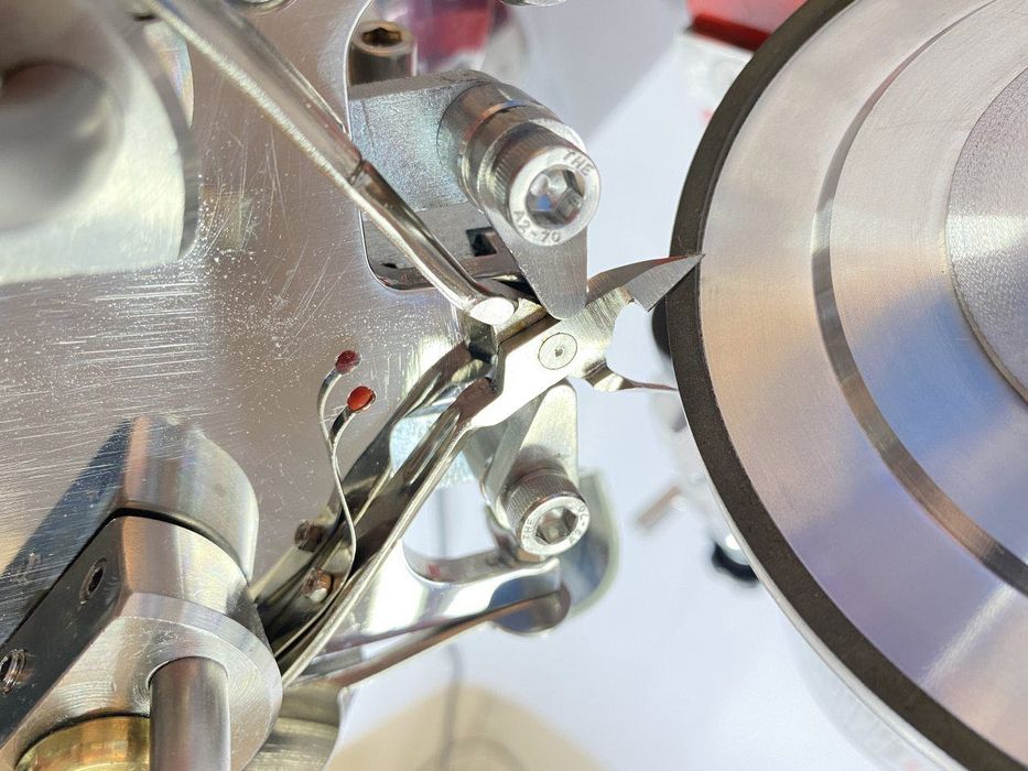 Máquina de Afiar Alicates de Cutícula