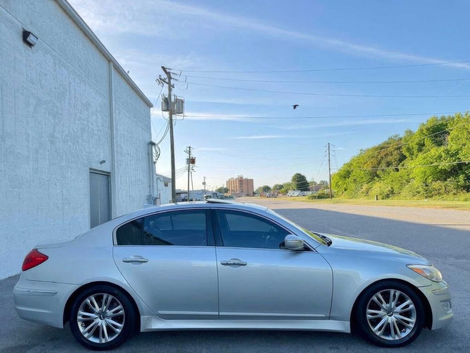 Hyundai Genesis      2012