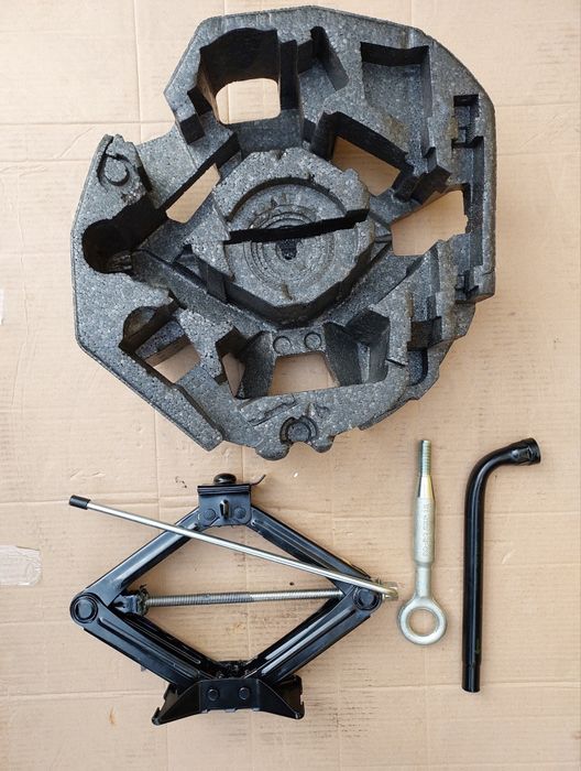 Домкрат ключ крюк Volvo XC 90 15-25рік Вольво