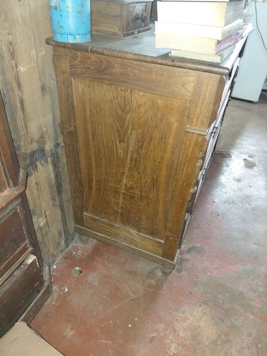 Cómoda antiga em bom estado