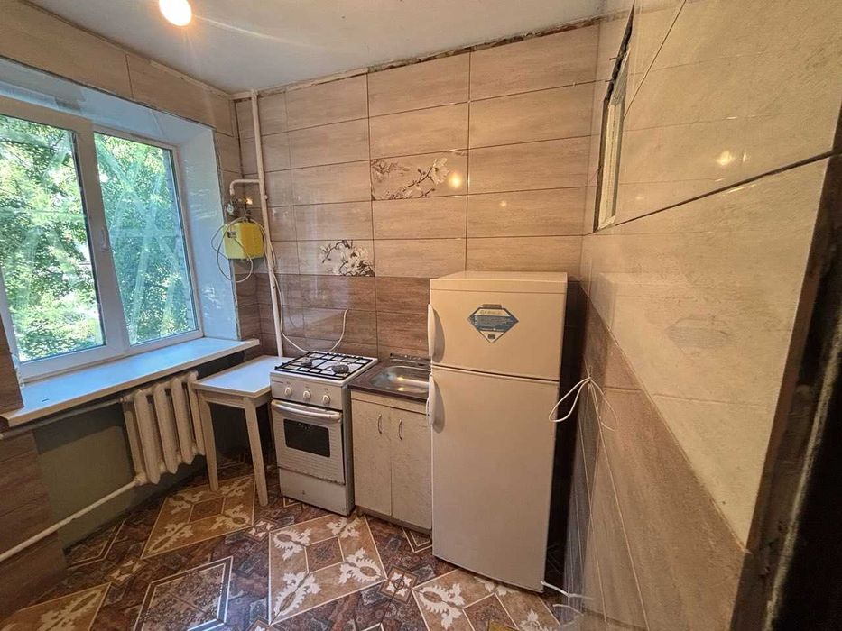 Продается 2 комнатная квартира. Центр. Вид на площадь. Славянск.