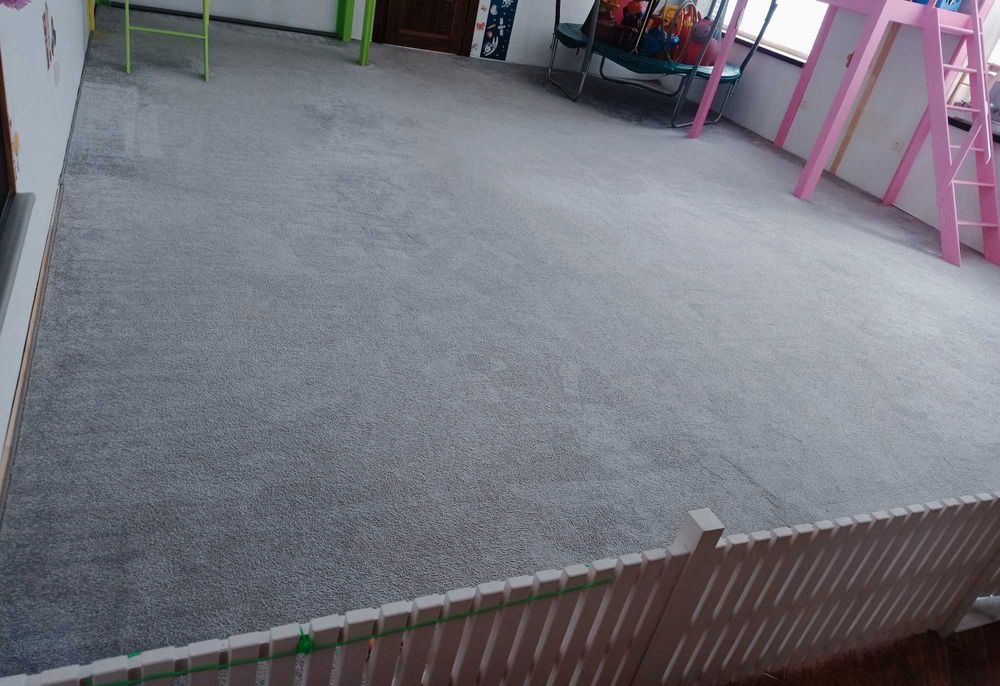 Ковролін б/в. Світло-сірий колір на 39 м2