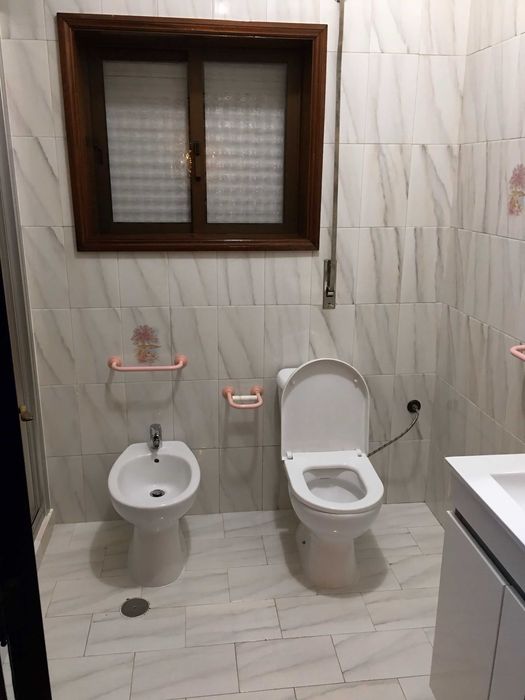 Apartamento T3 com Sótão Equipado e Duas Garagens