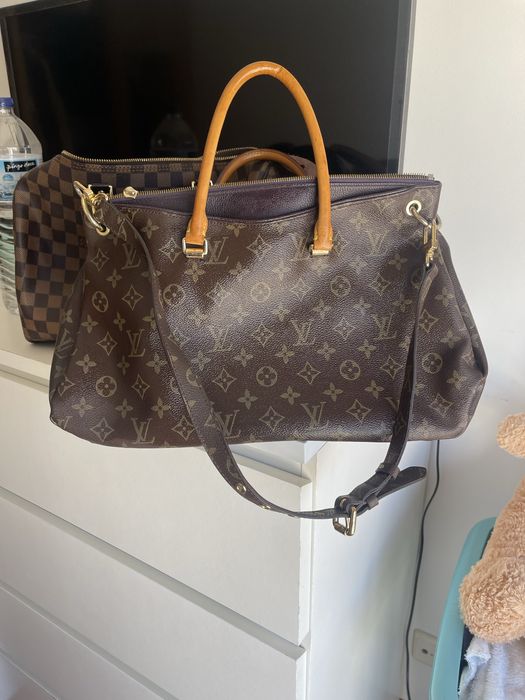 Mala Lv em pele com alca tiracolo