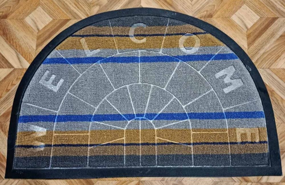 Продам два таких нових коврики по 160 грн. кожен. Є Олх доставка.