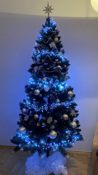 choinkę "Biała Rosa" z OBI, wysokość 220 cm