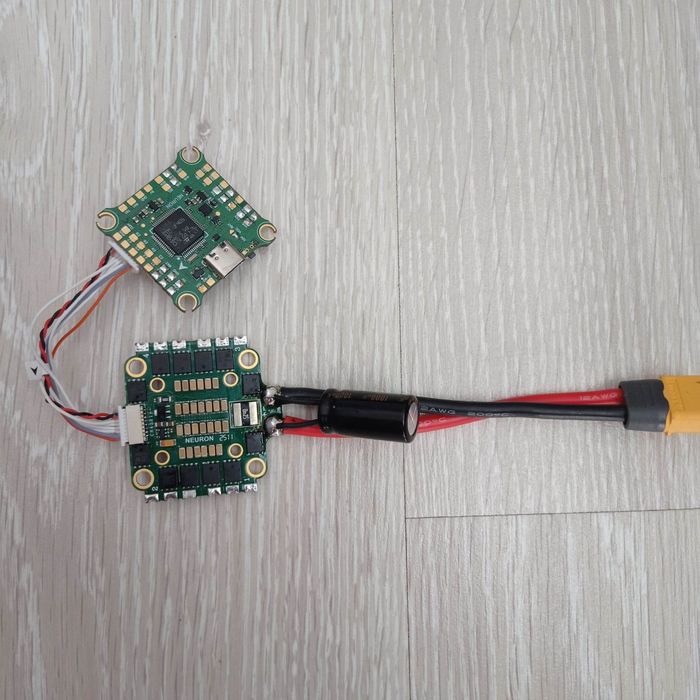 стек fpv ,польотні контролери та ESC