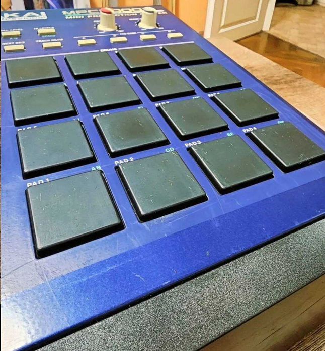 AKAI MPC 2000XL Blue Edition