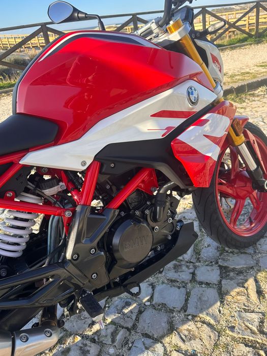 BMW G 310 R vermelha