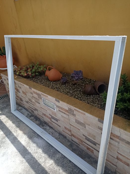Janela  de alumínio branco