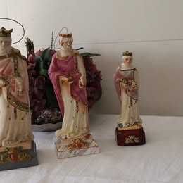 Três esculturas em  da Rainha Santa Isabel. Preços; 45 ,25,22€