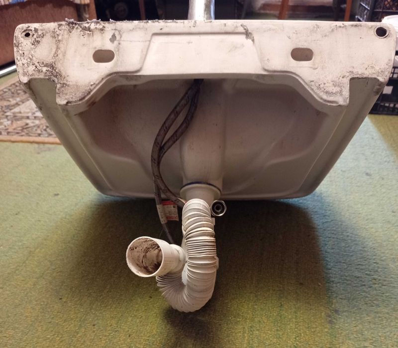 Умывальник KOLO в сборе