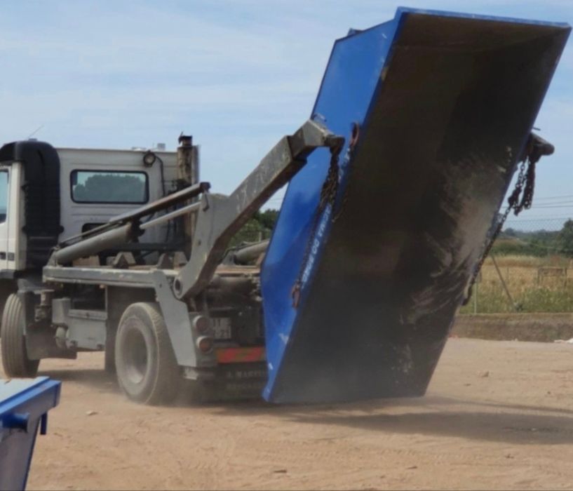 CONTENTORES e CARRINHAS para recolha de todo o tipo de material e lixo