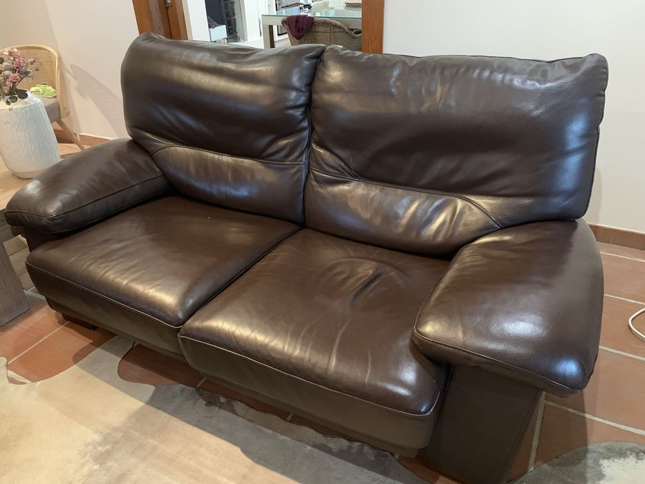 Sofas em pele dois de dois lugares
