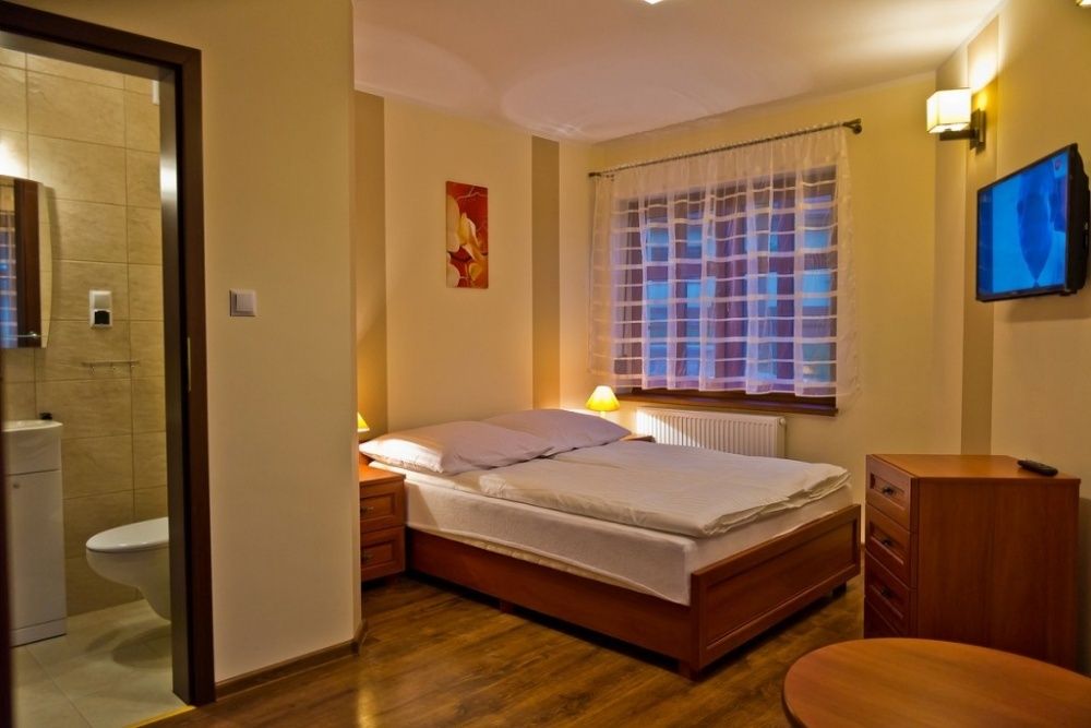 Willa Echo, idealna lokalizacja, centrum, komfortowe pokoje i apartamenty, parking, ogród, plac zabaw, pieszo wszędzie blisko :)