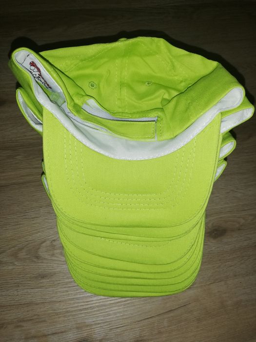 Bonés de criança cor verde Lima - novos