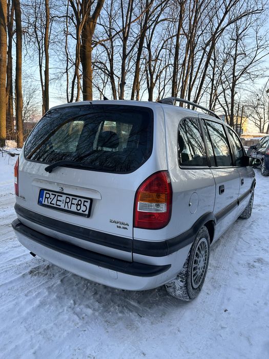Продам Нерозмитнену Opel Zafira 2.0DTI