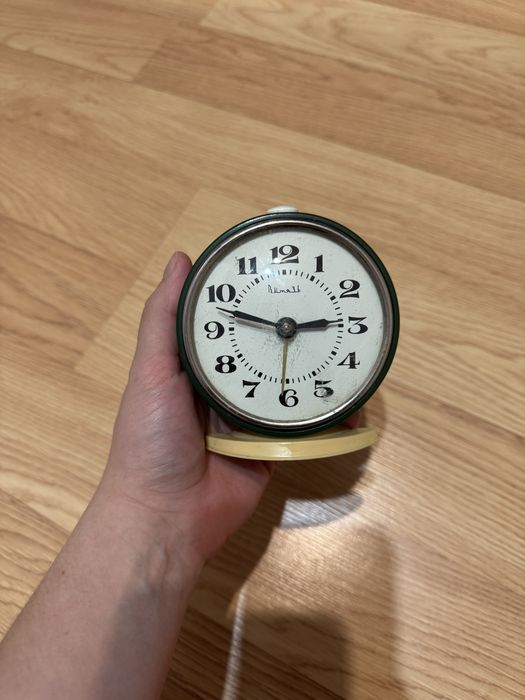 Часы будильник Витязь ссср