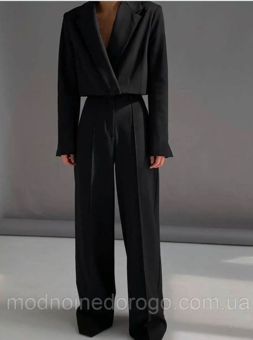 Жіночий класичний костюм