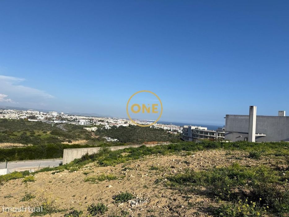 Terreno Urbano com Vista Mar | 828 m2 | Para Moradia com Piscina – Alb