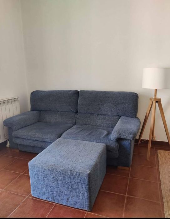 Sofá 2 lugares c/ pousa pés