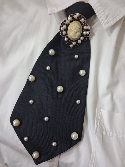 Elegancki krawat damski