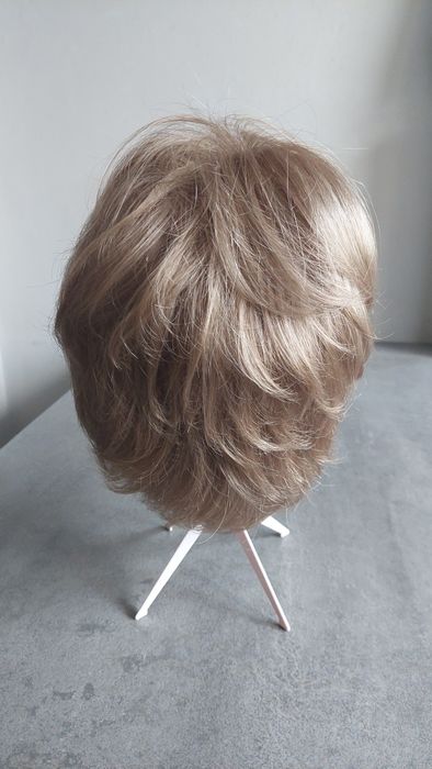 Peruka krótka syntetczna