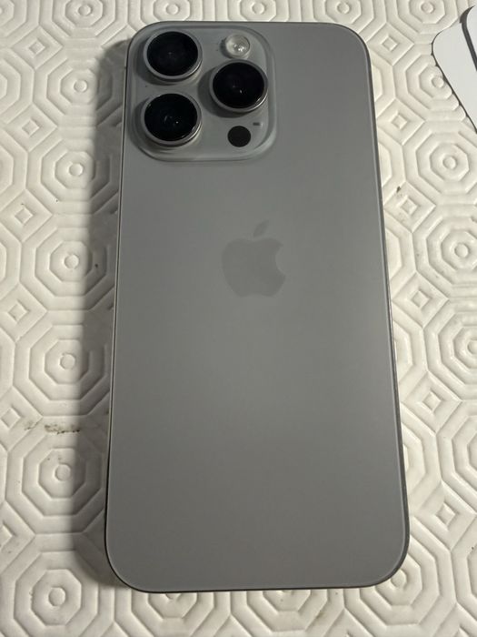 iPhone 15 Pro - 256 GB - como NOVO