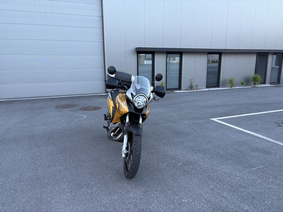 Honda Transalp 700 ( só 26100 km )  Versão exclusiva