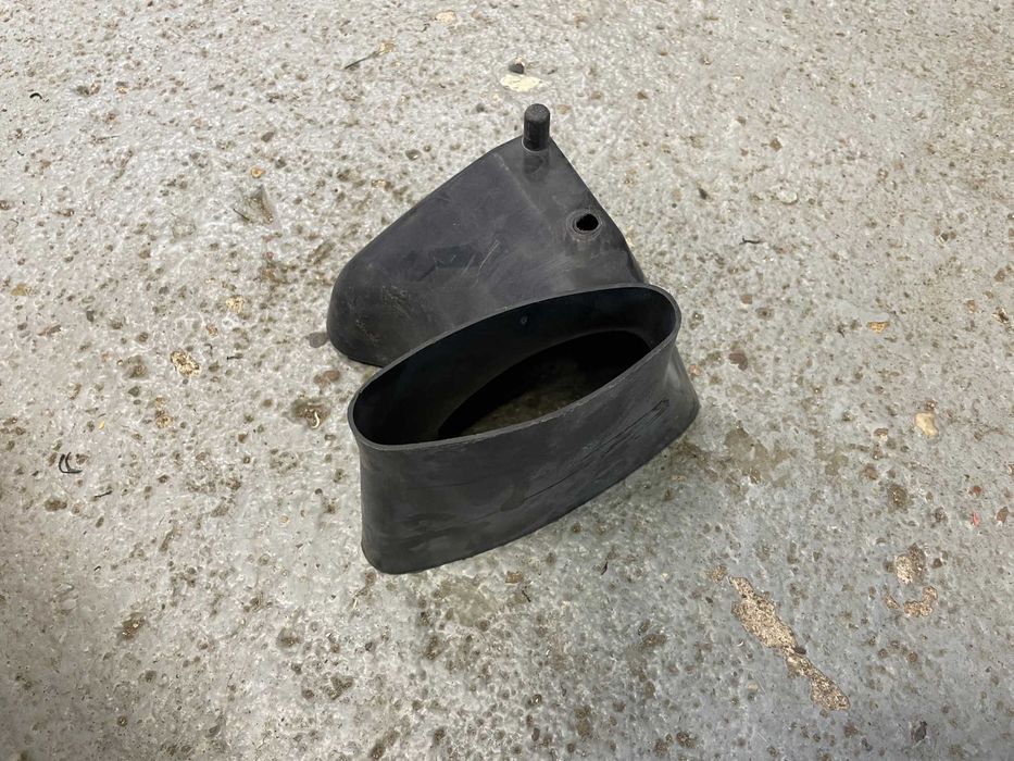 Wlot na chłodnice oleju Audi S2