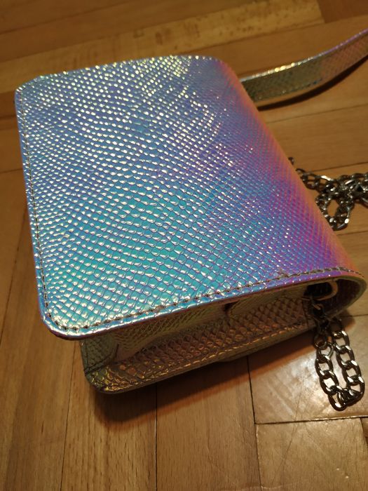 Srebrna holograficzna torebeczka Sinsay