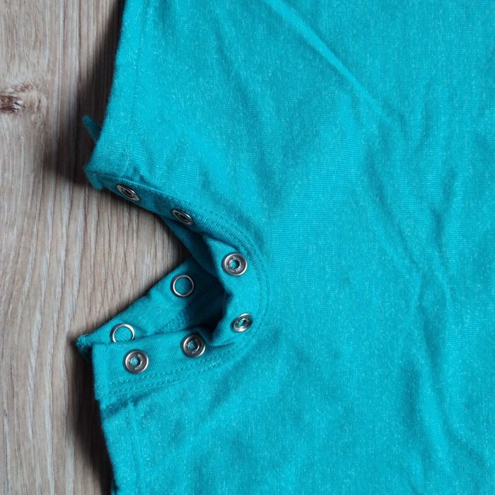 Srzedam NOWY rampers bez rękawów body roz.80cm