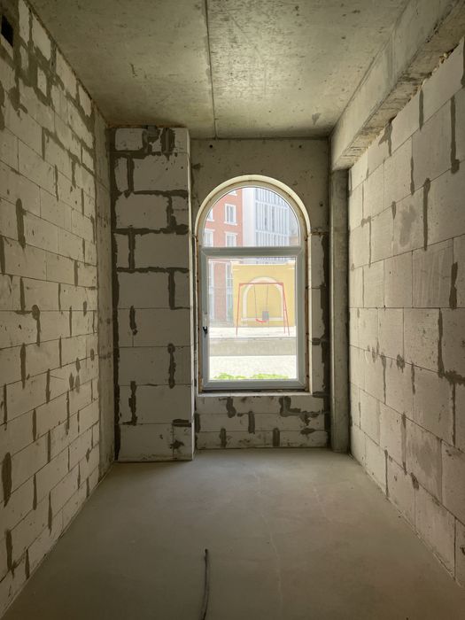 ФАСАДНОЕ помещение 102 метра в ЖК Виа Рома! Свой вход, два уровня!