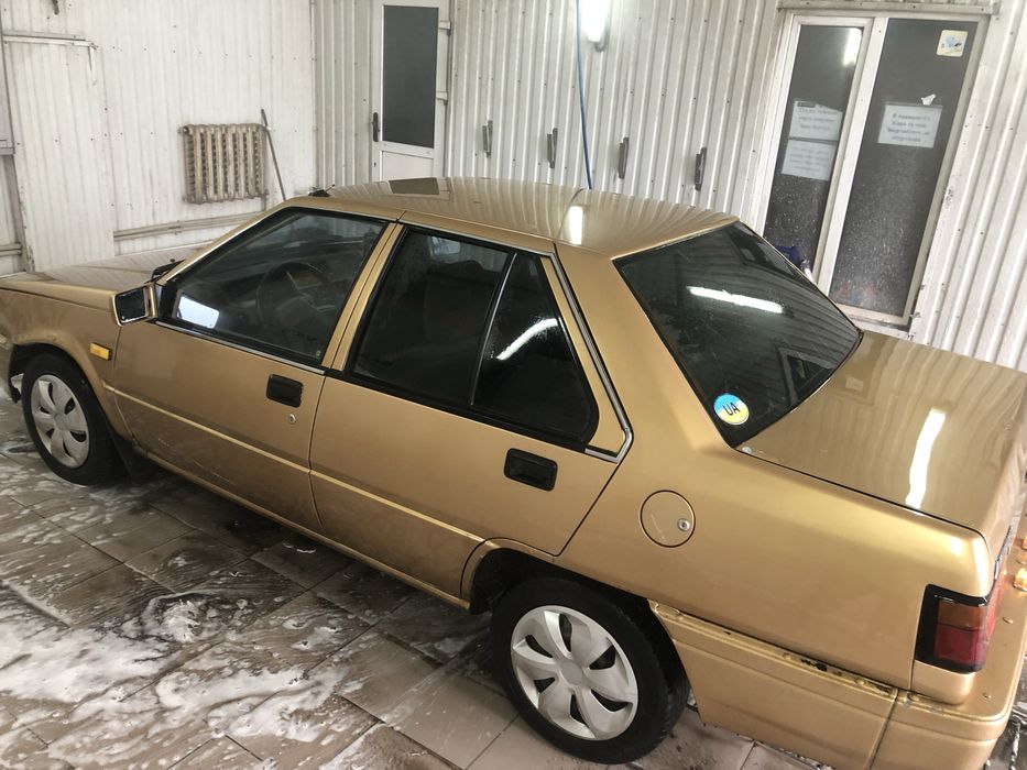 Міцубіші лансер.