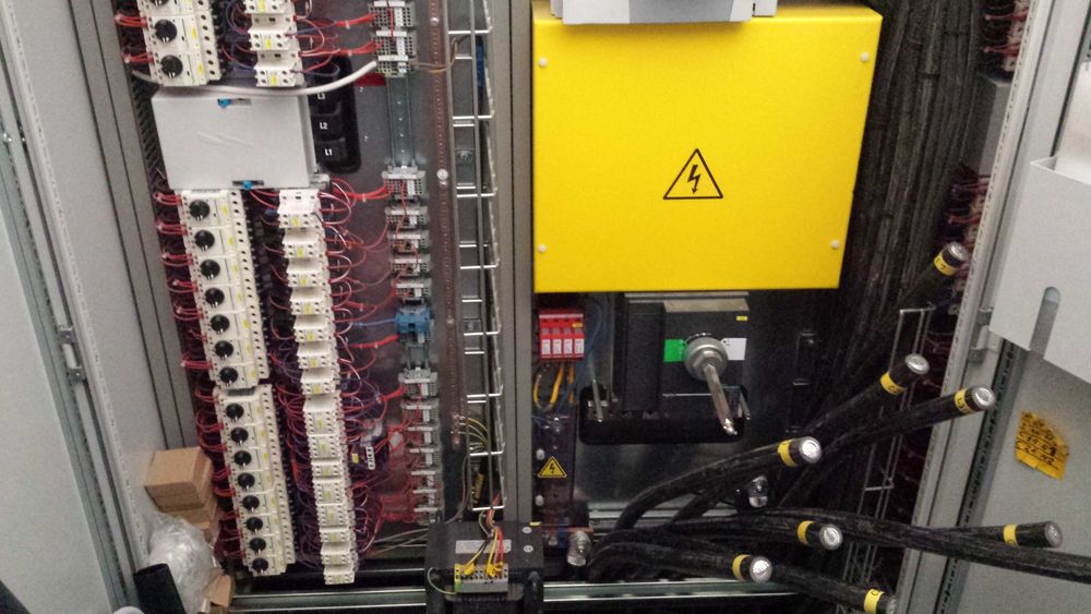 Instalacje elektryczne, Elektryk
