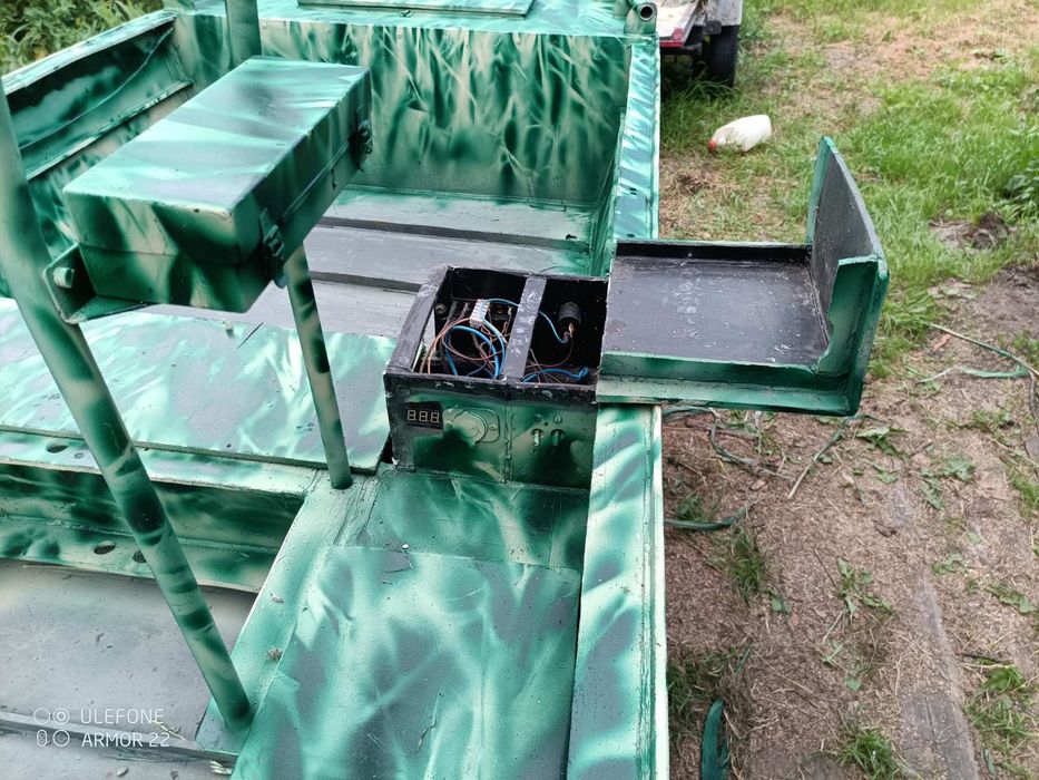 Човен болотохід ПНД ПЄ 100 8мм з мотором