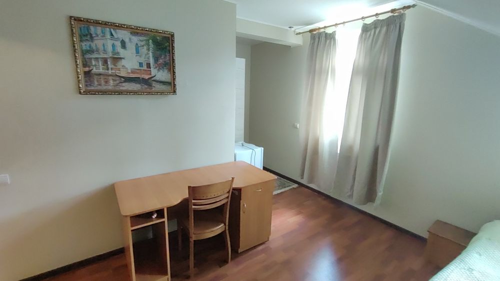 Здам в оренду кімнату в будинку для дівчини