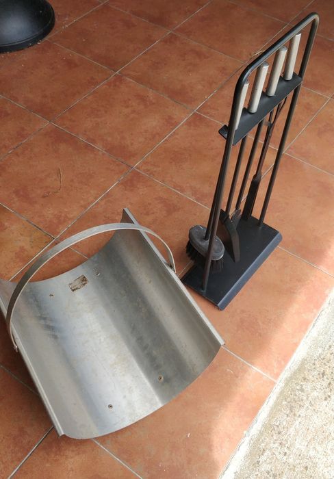 Conjunto de lareira e suporte para lenha