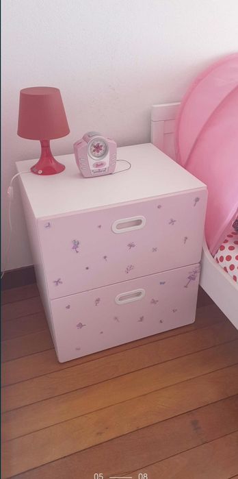 Mesa de cabeceira e Cómoda para quarto de criança